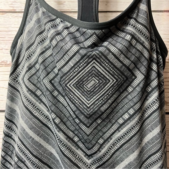 Fabletics Norwalk Geometric Print Built in Bra Tank Top - Picture 6 of 7